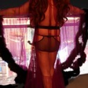 Model - HotWIfeRuby redhead