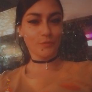 Model - Frida Grey cum