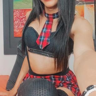 Model - rebecabanks honey