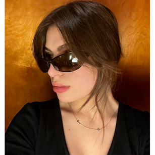 Model - aaniikaaaa comunicate