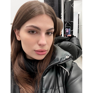 Model - aaniikaaaa girl