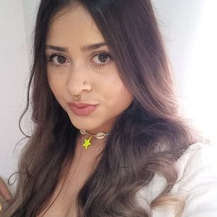 Model - Alma Bayle spanking