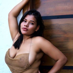 Model - Vanessa Brown latina