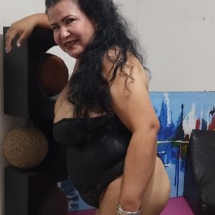 Model - Karladuvaless LOVENSE