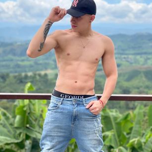 Model - JuanGomez41 dance