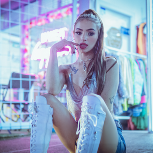 Model - AbbieRhondes deepthroat