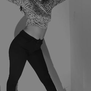 Model - kenyal dildo