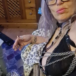 Model - Hungry4CumUKMilf biglips