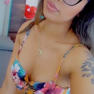 Model - Madelaine Jones collegegirl