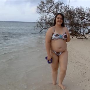 Model - SeleeneCurvis feedeme