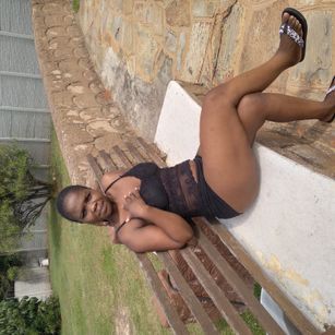 Model - UNIQUEBONY Ebony