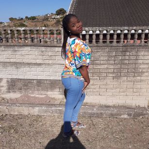 Model - UNIQUEBONY LUSH