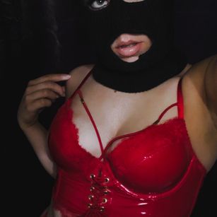 Model - NaomiBoa female