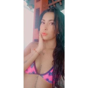 Model - Paulina messy young