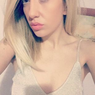 Model - AmeliaHot blowjob