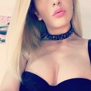 Model - AmeliaHot pussy