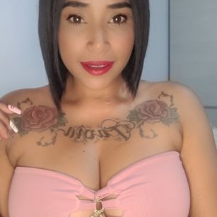 Model - karla_bigArango fumar