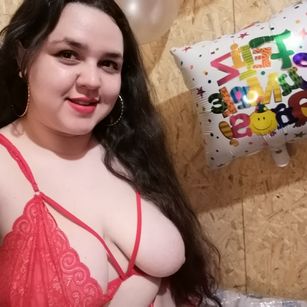 Model - Samantha Watson BESADORA