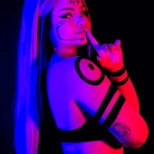 Model - HonnieWhite sexwoman