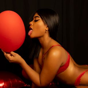 Model - CarolineRouxs brunette