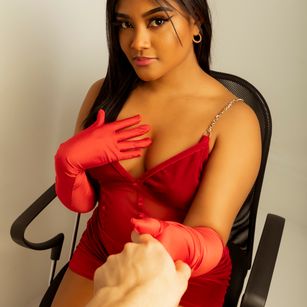 Model - CarolineRouxs daring