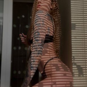 Model - NaomiLisss Funny