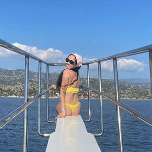 Model - Salma stockings