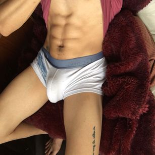 Model - Poysonsam smile