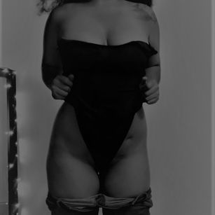 Model - Alejandra Conde hairy