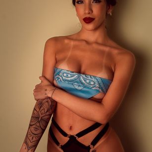 Model - KylieWhite hugetits