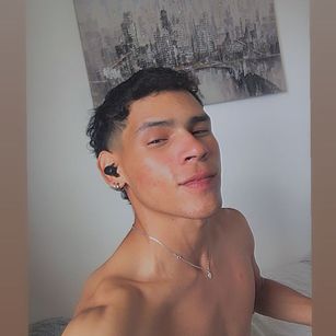 Model - Poysonsam hotbody