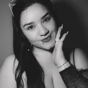 Model - Evelyn Harmond joi