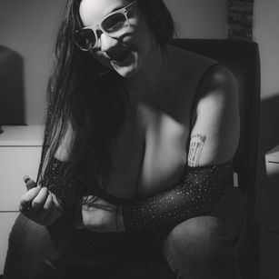 Model - Evelyn Harmond squirt