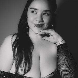 Model - Evelyn Harmond dp