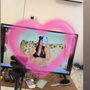 Model - ElizabethJhons Hot