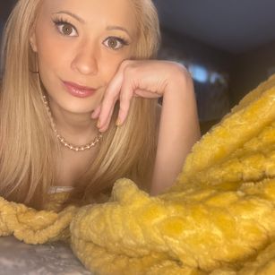 Model - LoraliLynn joi