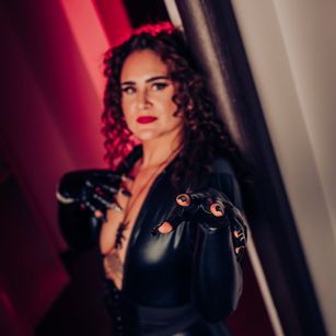 Model - Donna Fox striptease