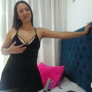 Model - dannamartinez lick