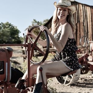 Model - Kloe_Anne_Xo tattoos