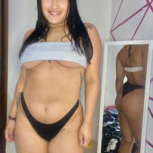 Model - Adriana Mendoza piercings