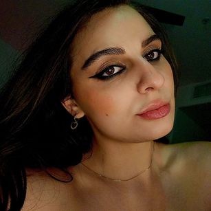 Model - Lucia King brunette