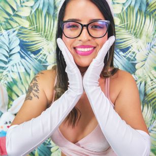 Model - Madelaine Jones teen