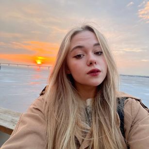 Model - Kimberly feet