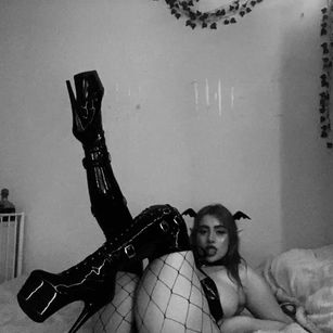 Model - YourGoddessAnnabelle feet