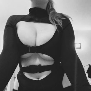 Model - YourGoddessAnnabelle findom