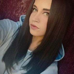 Model - Jennifer oil