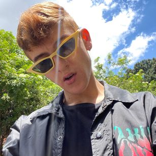 Model - Felipe Slim feet