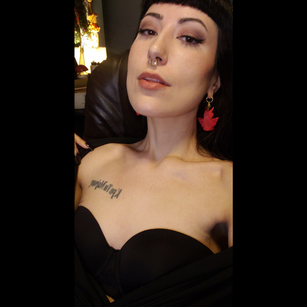 Model - Miss Mina joi