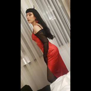 Model - Miss Mina joi