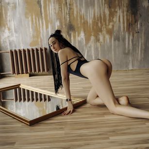 Model - MariaHaw black